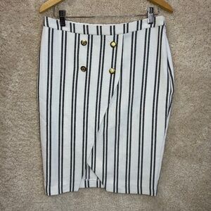 Eivissa Skirt Formal/Casual front slit White with gold Botton accent Size M